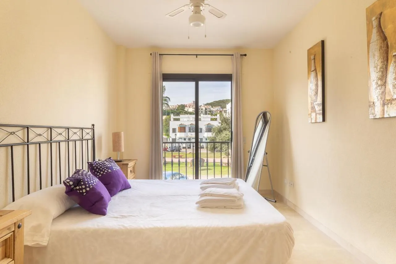 2261-Superb Apt On The Beach, On Duquesa Harbour Manilva Apartamento