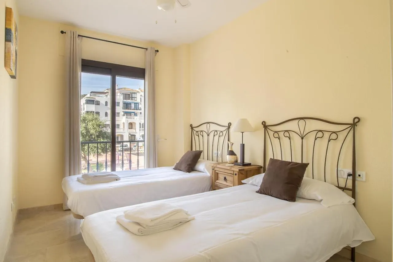 2261-Superb Apt On The Beach, On Duquesa Harbour Manilva Apartamento
